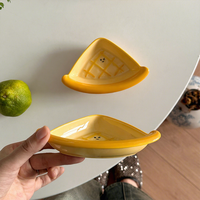 Assiette en céramique et porcelaine légère, écologique, mignonne, pour collations, cuisson, camping, dessin animé, peinte à la main, forme irrégulière, compatible micro-ondes