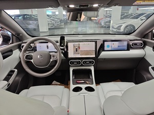 Leapmotor C01 2023 : Grande <span class=keywords><strong>berline</strong></span> électrique abordable, autonomie de 525/606 km, pratique et intelligente, deux versions. - Product Image 4