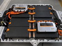 Modul Baterai Semi-solid State NMC 14.8V 4S1P 112AH 40KWH Paket Baterai Lithium Ion Renault EV Performa Tinggi 3000 Siklus
