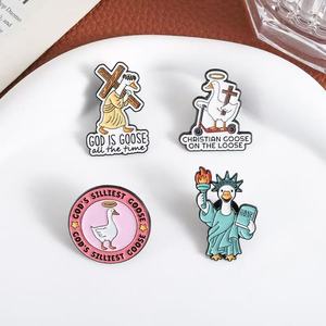 Broche en alliage gravée personnalisée, motif Oie Mignonne de Dessin Animé, thème Amour, pour vêtements et sacs à dos, EVER RISE - Product Image 4