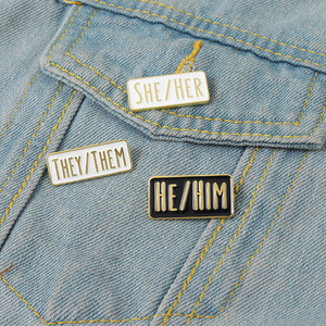 Mis pronombres pines esmaltados gatos personalizados mariposa él ella ellos broches insignias de solapa joyería de moda regalos Envío Directo - Product Image 2