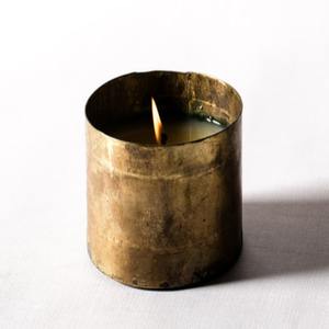 Pot à bougie au design élégant, parfait pour la décoration de table, l'éclairage d'ambiance et le style d'intérieur. - Product Image 1