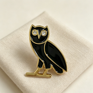 Épinglette en émail souple plaquée or avec <span class=keywords><strong>logo</strong></span> personnalisé, motif <span class=keywords><strong>hibou</strong></span> noir minimaliste de haute qualité - Product Image 4