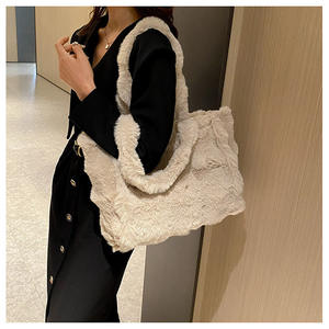 Nouveau sac à bandoulière en peluche pour femme, style hiver, grande capacité, sac fourre-tout tridimensionnel tendance - Product Image 4