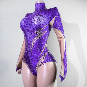 Combinaison futuriste violette avec strass améthyste, style Power Shoulder, pour guerrier cyber-galactique, icône pop, drag queen, tenue de scène et costume - Product Image 3