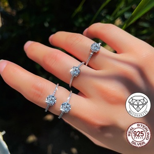 Anello con Moissanite Rotonda da 1 carato in <span class=keywords><strong>Argento</strong></span> Sterling 925 Placcato Rodio, Colore <span class=keywords><strong>D</strong></span>, VVS1, Supera il Test del Diamante, Anello di Promessa <span class=keywords><strong>per</strong></span> Donna - Product Image 4