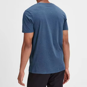 T-shirt pour homme en tissu confortable, style personnalisé, vêtement décontracté, couleur unie, manches courtes, fabriqué en Pakistan par OEM. - Product Image 2