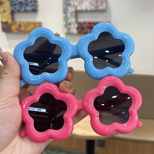 Lunettes de <span class=keywords><strong>soleil</strong></span> UV400 à monture complète pour enfants et femmes, motif floral 3D, mignonnes, pour fêtes d'anniversaire, tendance, couleur bonbon, dessin animé - Product Image 2