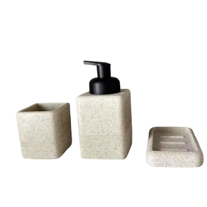Juego de <span class=keywords><strong>Baño</strong></span> de Resina de Piedra Arenisca Beige de 3 Piezas, Dispensador de Jabón Cuadrado con Diseño Acanalado - Product Image 6