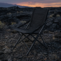 Chaise pliante tactique en aluminium renforcé Weatherproof Kermit, finition noire mate, style industriel, pour extérieur, avec panneau à velcro