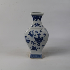 Jarrón de Porcelana Azul y Blanca Pintado a Mano de Jingdezhen con Patrón Antiguo Bogu, Adorno Decorativo para el Hogar, Regalo - Product Image 1