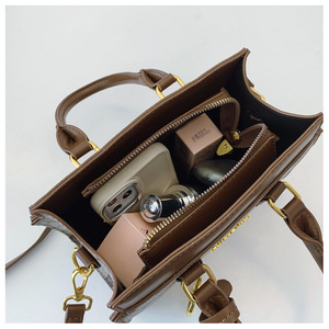Sacs à Bandoulière et Sacs Travers Designer pour Femmes – Vente en Gros de Sacs à Main de Luxe et Sacs Cabas Décontractés avec Logo Imprimé Personnalisé - Product Image 4