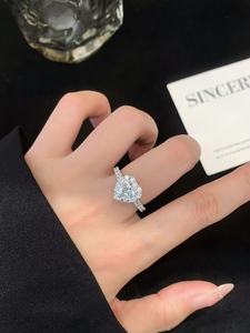 <span class=keywords><strong>Anello</strong></span> di fidanzamento e anniversario LANXIN PT950 <span class=keywords><strong>con</strong></span> <span class=keywords><strong>diamante</strong></span> a forma di cuore <span class=keywords><strong>da</strong></span> <span class=keywords><strong>1</strong></span> <span class=keywords><strong>carato</strong></span> per donna, design di tendenza, <span class=keywords><strong>con</strong></span> pietre laterali <span class=keywords><strong>da</strong></span> <span class=keywords><strong>1</strong></span>,32 carati, alta qualità - Product Image 5