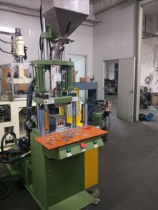 Machine de moulage par Injection de seau de peinture en plastique, Machine d'injection en plastique pour <span class=keywords><strong>Blug</strong></span> de mur - Product Image 2