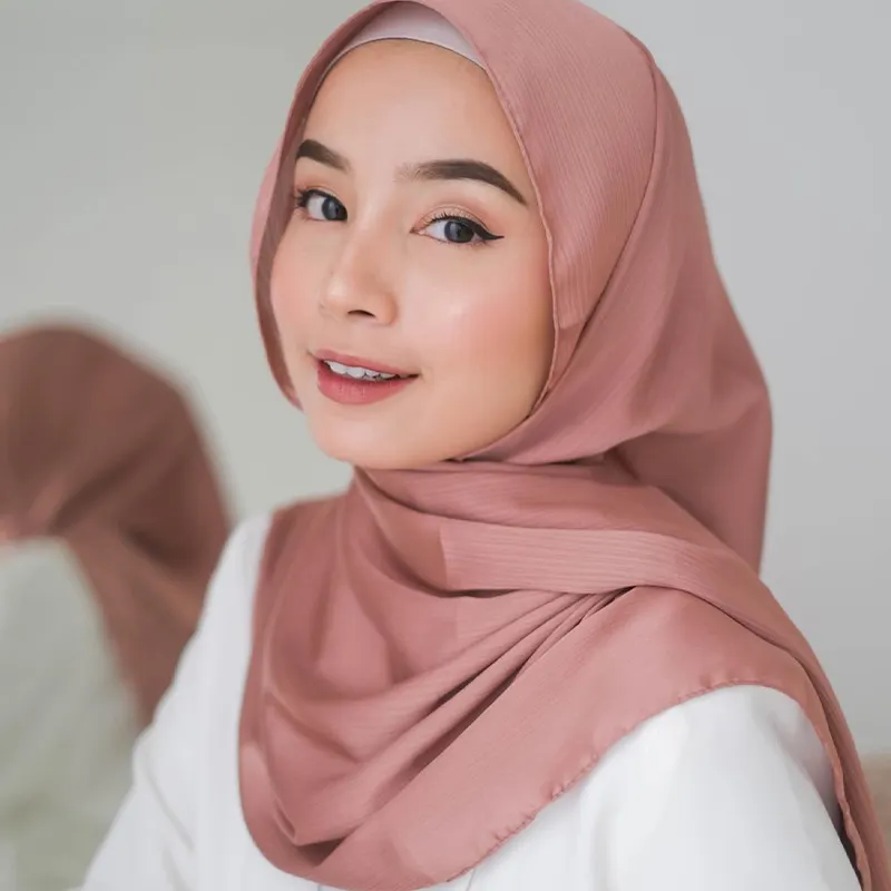 軽量サテンシルクショールサテンシルクストレッチサテンプリーツ光沢のある顔イスラム教徒の女性の柔らかいスカーフ