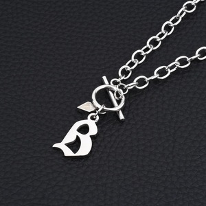 Nuevo Collar con Colgante de Letra A-Z de Diseño Simple y Lujoso, Plateado, Unisex, de Acero de Titanio, Joyería al por Mayor - Product Image 5