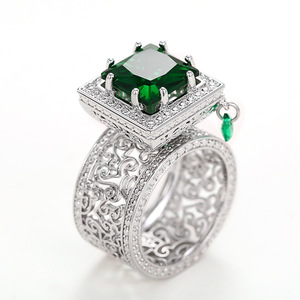 Anello Nuziale Geometrico di Lusso per Donne, Gioiello Elegante e Scintillante - Product Image 1