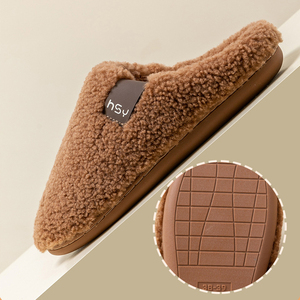 Mules en polaire Teddy pour femmes avec logo personnalisé, pantoufles en peluche pour la maison avec étiquette tissée personnalisée pour un usage intérieur - Product Image 5