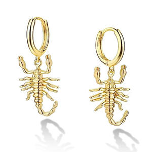 Pendientes Colgantes de Escorpión Dorado E3685, Diseño de Insecto Vintage, Joyería Fina Unisex para Uso Diario - Product Image 1
