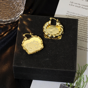 Nuovi <span class=keywords><strong>Orecchini</strong></span> Personalizzati con Personaggio Femminile Carino 30mm, Placcati in Oro, <span class=keywords><strong>Acciaio</strong></span> Inossidabile, Gioielli alla Moda per Donna, Regalo - Product Image 6