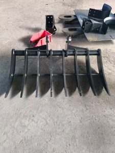 Râteau à racines et broussailles pour mini-excavatrice 5 tonnes, fourni par l'usine <span class=keywords><strong>AMK</strong></span>, râteau déchiqueteur personnalisé, longueur 1,5 m - Product Image 2