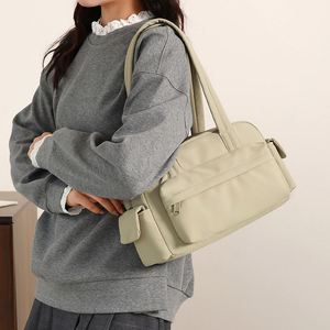 Grands sacs à bandoulière décontractés en nylon résistant pour femmes, sac fourre-tout portable pour le travail et les voyages avec poches zippées - Product Image 4