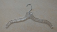 CINTRE POUR CHEMISE ROBE EN CRISTAL AVEC CROCHET PIVOTANT EN MÉTAL CINTRE COUPÉ EN CRISTAL