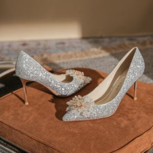 Zapatos de Tacón Alto de Cuero Dorado para Novia, Estilo Chino, Color Champán, con Detalle de Lazo, Sofisticados, para Bodas de Verano - Product Image 2