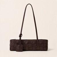 Sac à bandoulière OEM tendance en PU tissé, grand format, style enveloppe, avec rabat, en polyester, simplicité urbaine, direct usine