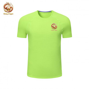 Ensemble de tenue de football personnalisé TouRui avec impression par transfert thermique à séchage rapide et respirant, 100% polyester, manches courtes, col rond - Product Image 1