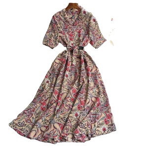 Nuevo Vestido Casual Chic Estampado de Manga Corta para Mujer con Cuello en V, Cintura Alta y Cinturón, Estilo Retro en Contraste, Línea A - Product Image 4