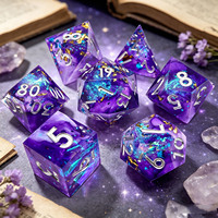 Ensemble de dés en résine Sharp EdgeResin, design violet bleuâtre, police argentée pour le jeu de rôle Dungeons and Dragons - N33