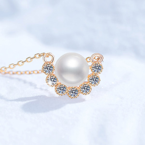 Collar con Colgante de Ángel Sonriente XL199 de Plata de Ley 925 con Perla Natural de Agua Dulce y Moissanita de 0.21Ct para Mujer, Joyería Fina - Product Image 3