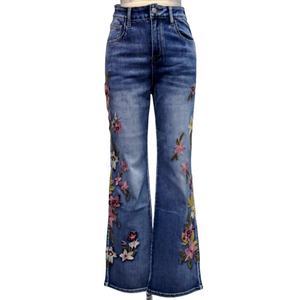 กางเกงยีนส์เดนิมสีน้ำเงินฟอกแบบใหม่สำหรับผู้หญิง ปักลายดอกไม้ เอวสูง ทรงขาบาน สไตล์ลำลอง ทรงสกินนี่ - Product Image 1