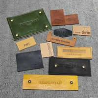 Étiquette de vêtement en cuir gaufré personnalisée, écologique, pliée en bout, avec logo, vente en gros, fabriquée à la main, usine de Dongguan