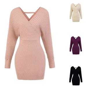 Robe pull sexy à col en V croisé et manches chauve-souris pour l'hiver et l'automne - Product Image 1