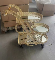 Metall 3-stöckiger Goldener Hochzeits-Foodtruck mit Rädern für Bankett- und Event-Catering-Dekoration