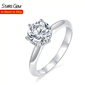 แหวนเพชรทรงกลมเจียระไนแบบบริลเลียนท์ 1 กะรัต รุ่น Six Prong Solitaire จาก Starsgem สี DEF เพชรเพาะเลี้ยงในห้องปฏิบัติการ หรือเพชรโมอิสซาไนต์ VVS เงินแท้ 925 - Product Image 1