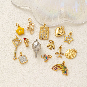Collection de pendentifs scintillants |   Acier inoxydable plaqué or 18 carats PVD |   Boule disco, Clé, Rouge à lèvres, Ange, Arc-en-ciel et Avion - Product Image 1