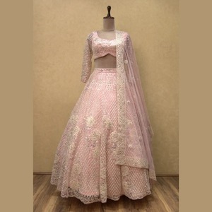 Vente en gros Blush Pink Designer Lehenga en filet souple avec miroir Diamond Work Vêtements de mariée indiens à forte demande - Product Image 2