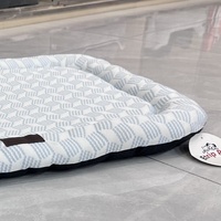 Vente en gros de tapis de caisse Oxford de luxe refroidissant et imperméable à l'eau pour chien, coussin pour chat, lit, tapis pour chien pour animaux de compagnie