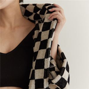 Albornoz diseño de moda hilo a cuadros teñido bordado logo 100% algodón chal cuello Albornoz - Product Image 4