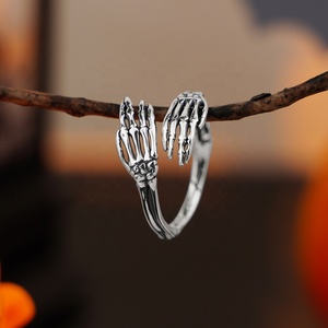 Nouveau en 2025 Sterling Silver 925 Halloween Anneaux Unisexe Mode Rétro Hypoallergénique Double Squelette Main Anneau Réglable pour Hommes - Product Image 1