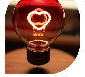Ampoule <span class=keywords><strong>coeur</strong></span> Love Maglev avec lampe de table auto-rotative rechargeable USB pour chambre chevet décor cadeau veilleuse - Product Image 1