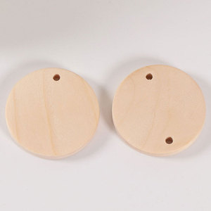 Chispas de madera redondas de color natural de 35 mm de grosor con un solo orificio, colgantes de madera para manualidades, suministros para hacer joyería DIY. - Product Image 3