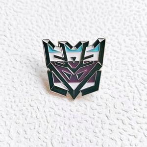 Tùy chỉnh mát mẻ và đẹp trai máy biến áp Lừa Dối Autobot Optimus Prime men pins Trâm Bạc Nickel mạ kim loại pins - Product Image 4