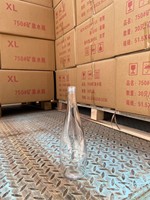 Eau gazeuse San Pellegrino Evian Aqua Carpatica 750ml en bouteille cylindrique en verre avec gravure et surface transparente, provenant du Jiangsu