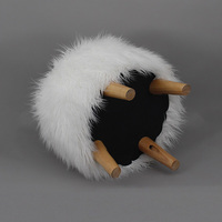 Pouf ottoman moderne personnalisé en fausse fourrure avec pieds en bois, confortable pour le salon