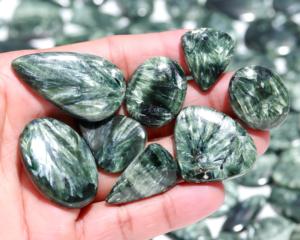 Piedra Preciosa Natural de Serafinita en Cabujón, Piedra Suelta Verde con Patrón de Pluma Plateada para Fabricación de Joyas al por Mayor - Product Image 2