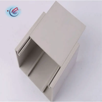 Chemin de câbles et goulottes en PVC avec couvercle pour la protection des fils électriques